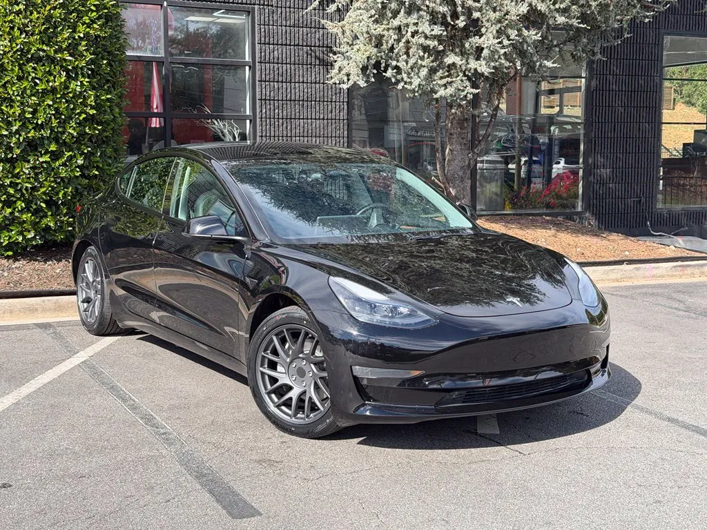 Tesla Model 3 photo 7