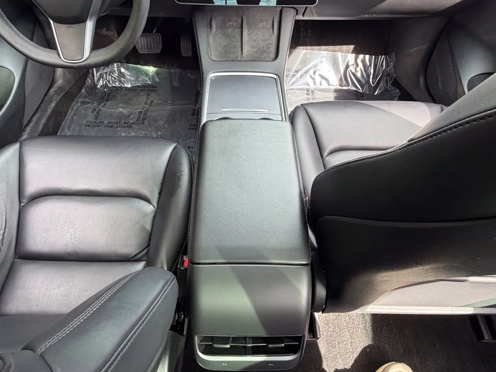 Tesla Model 3 photo 47