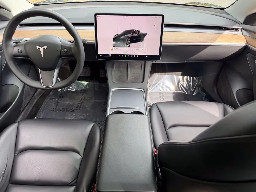 Tesla Model 3 photo 40