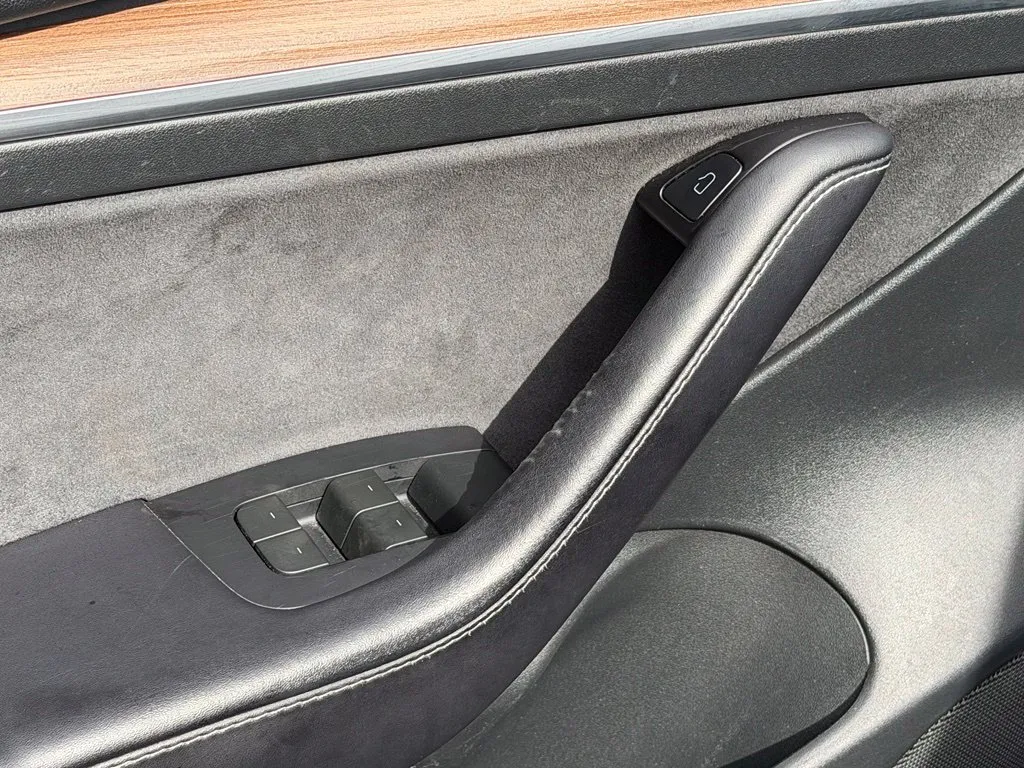 Tesla Model 3 photo 29