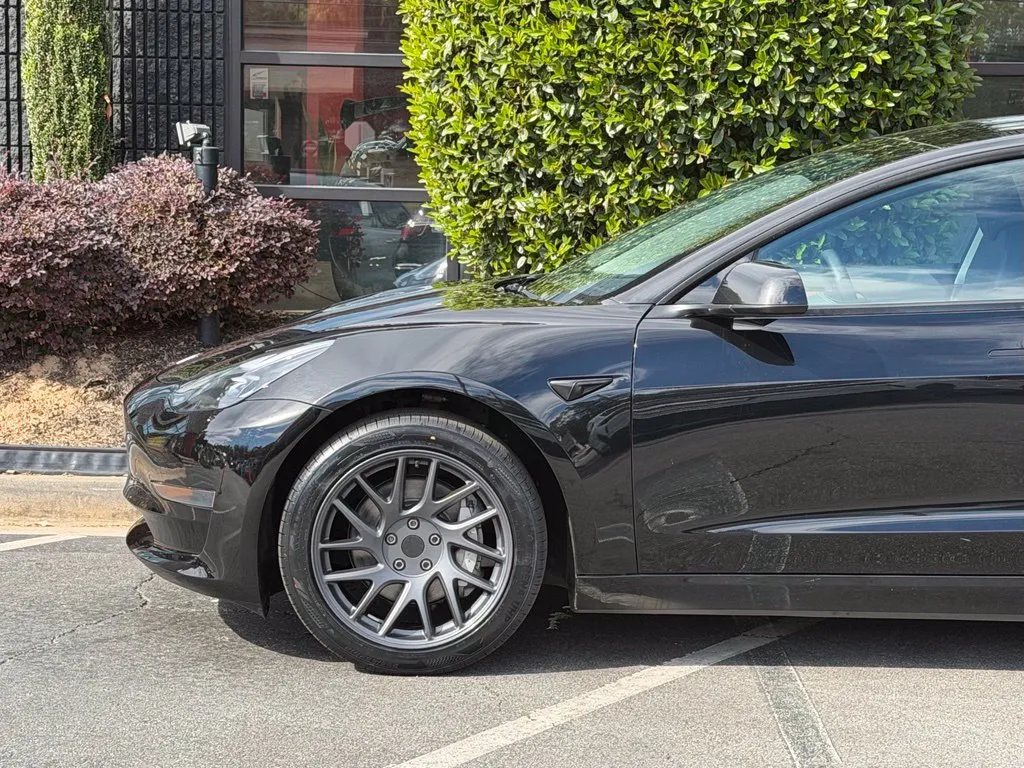 Tesla Model 3 photo 10