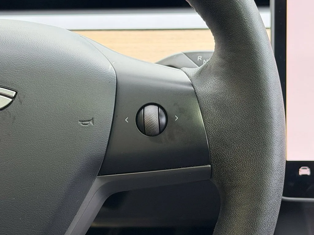 Tesla Model 3 photo 45