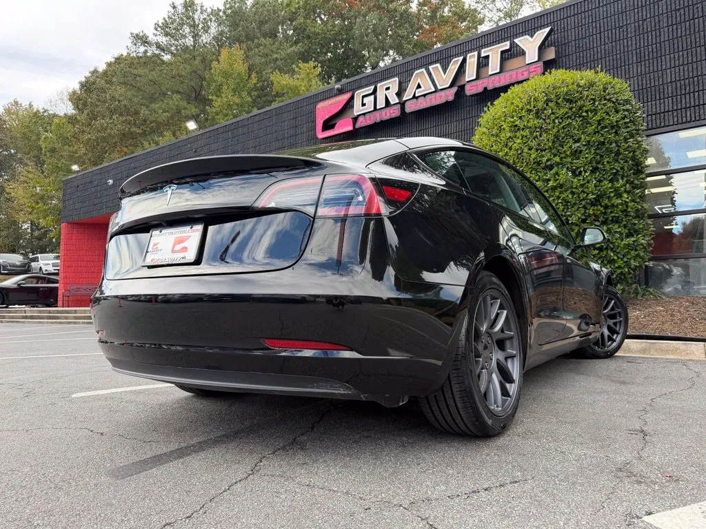 Tesla Model 3 photo 13