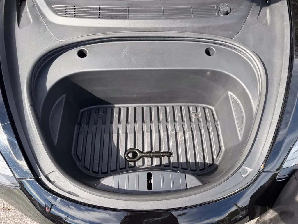 Tesla Model 3 photo 6