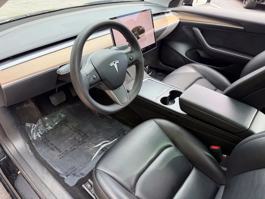 Tesla Model 3 photo 24