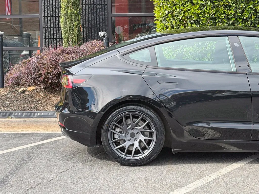 Tesla Model 3 photo 22
