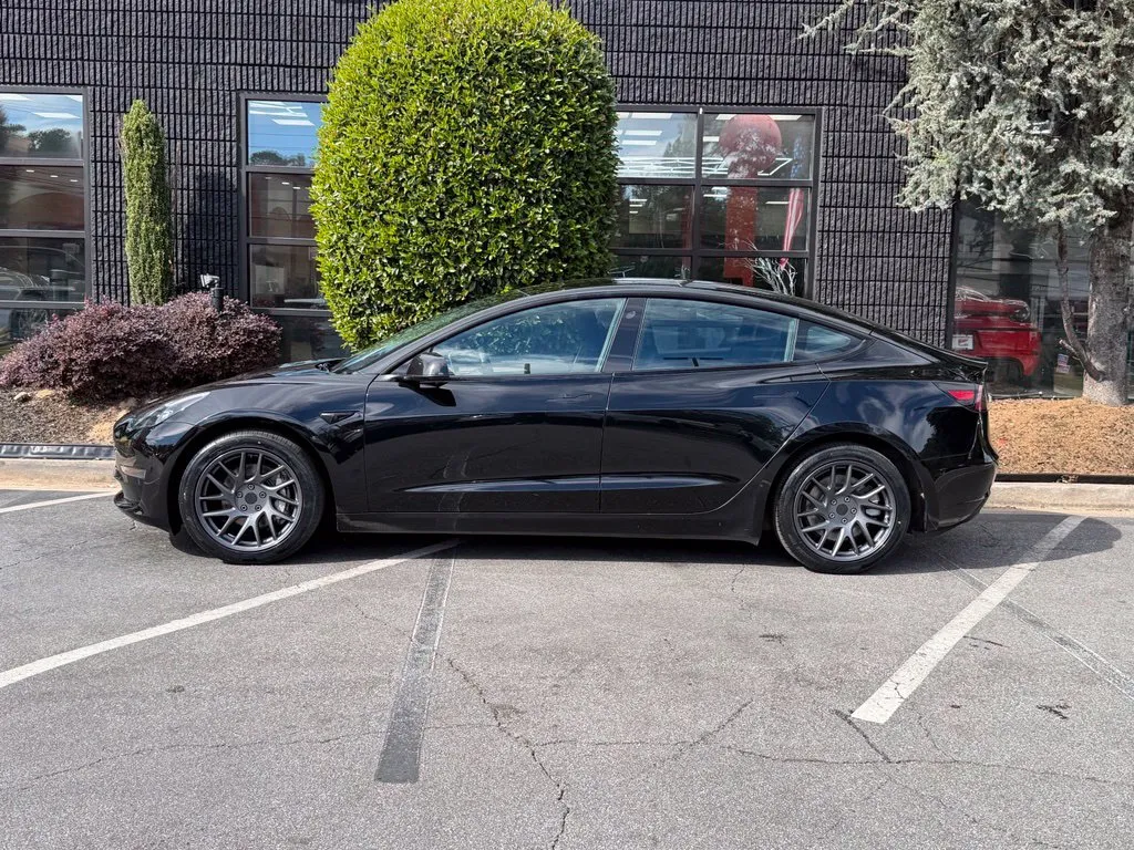 Tesla Model 3 photo 9