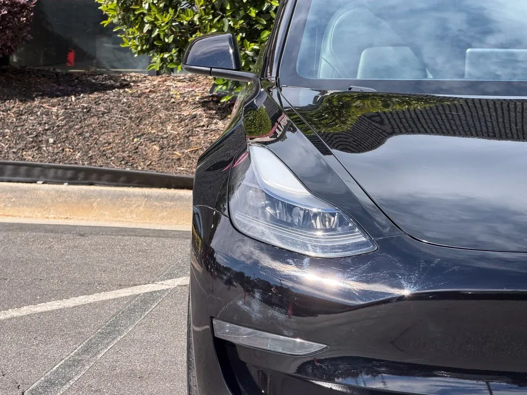 Tesla Model 3 photo 4