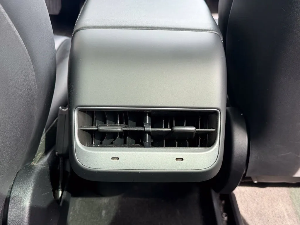 Tesla Model 3 photo 49