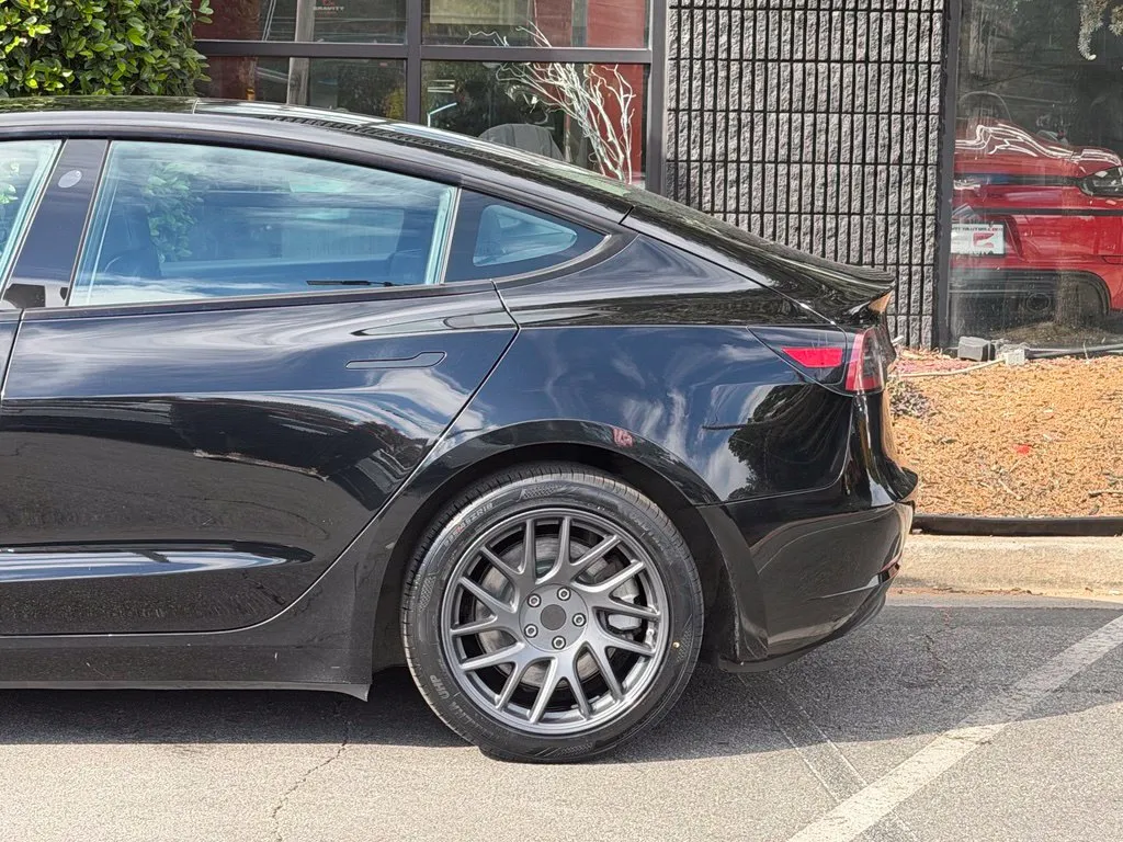 Tesla Model 3 photo 11