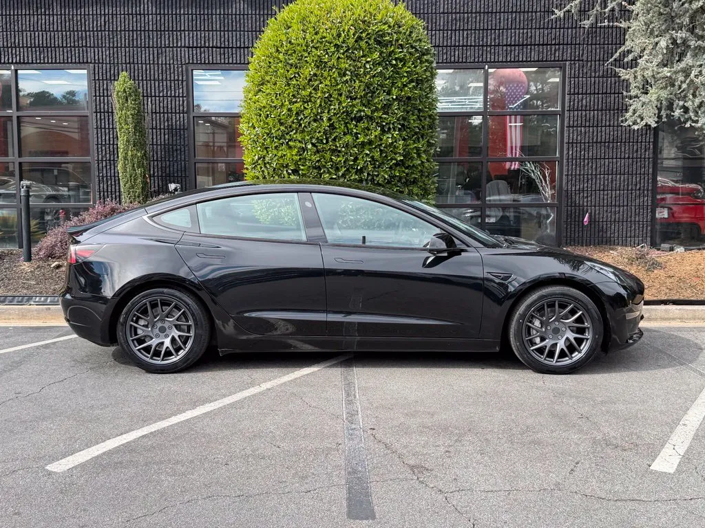 Tesla Model 3 photo 21