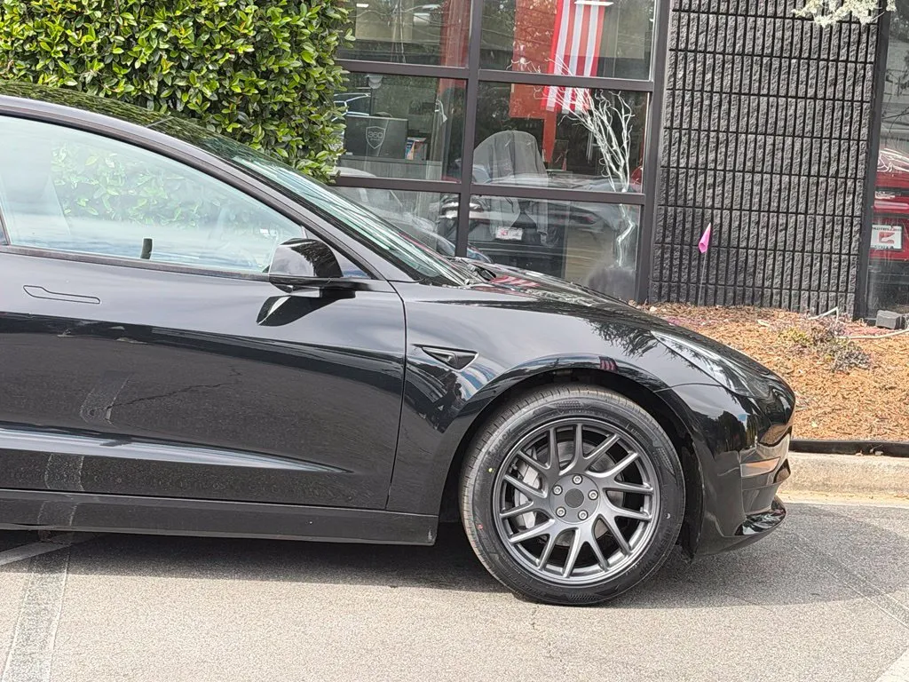 Tesla Model 3 photo 23