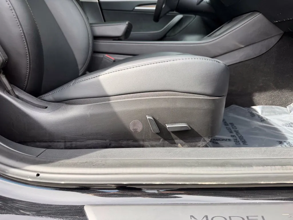 Tesla Model 3 photo 35