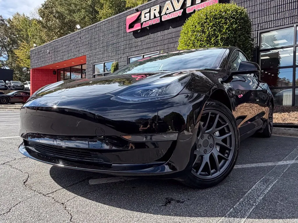 Tesla Model 3 photo 2