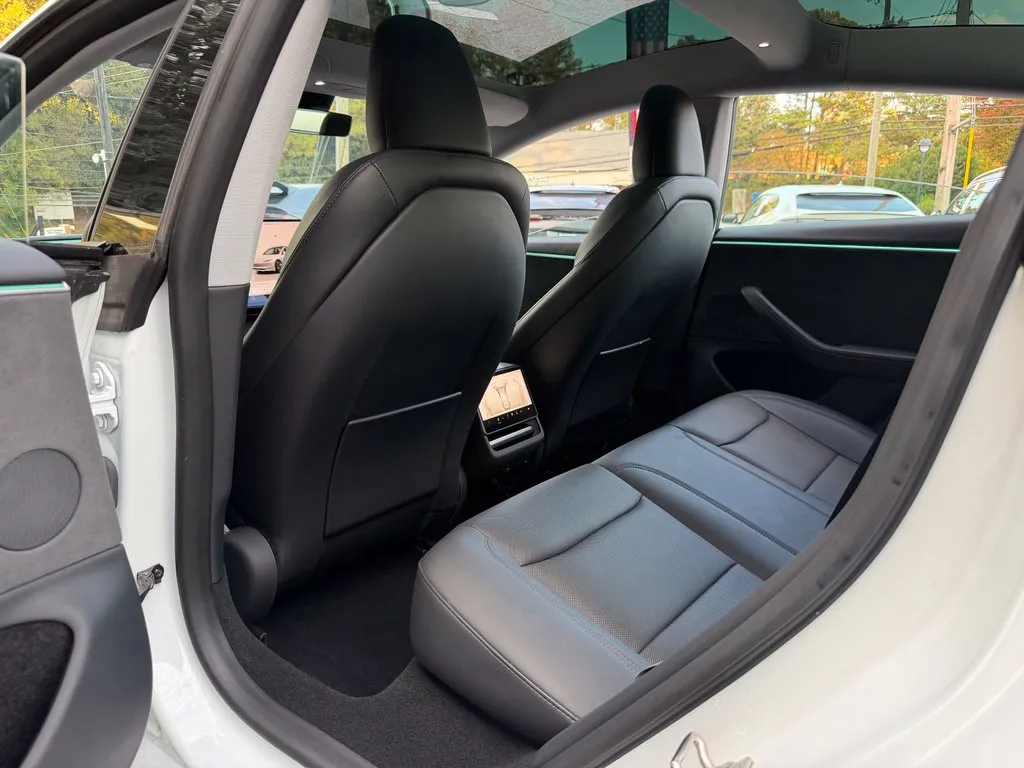 Tesla Model 3 photo 30