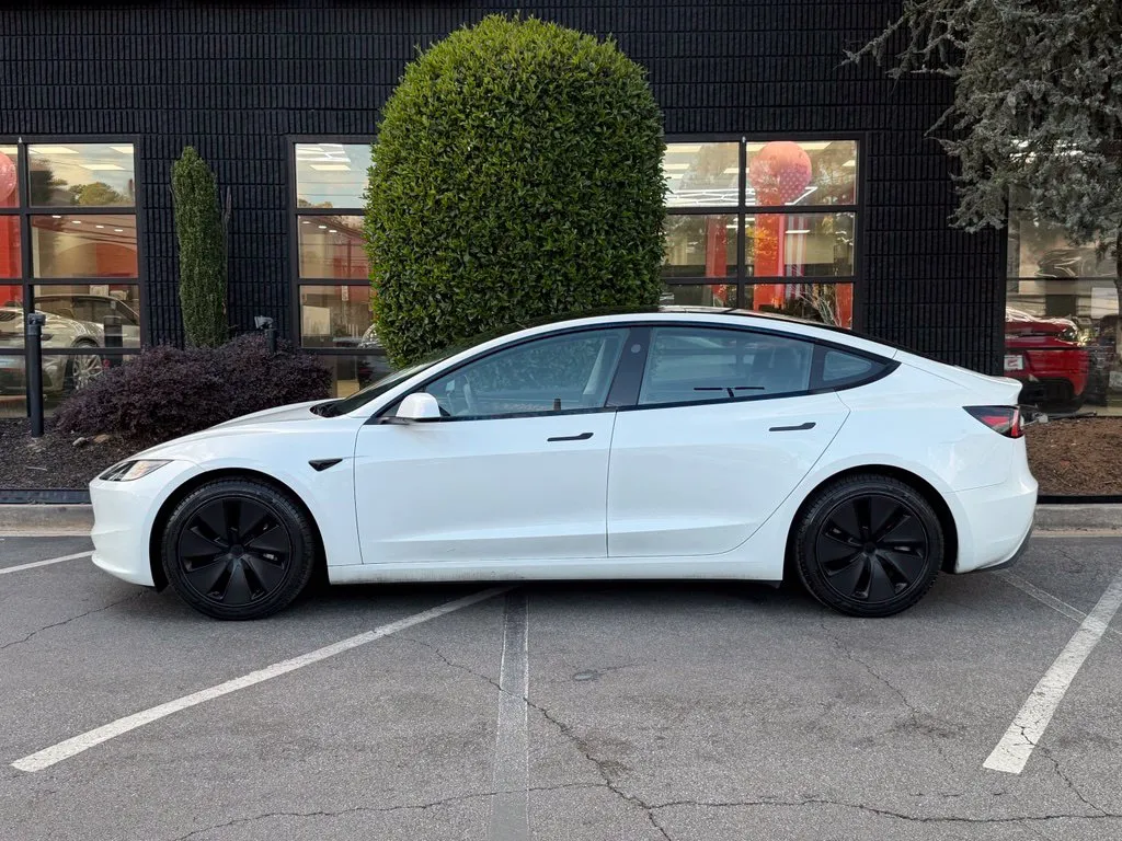 Tesla Model 3 photo 9