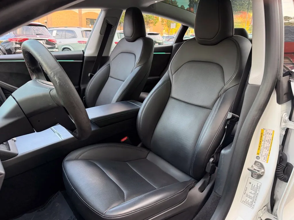 Tesla Model 3 photo 26