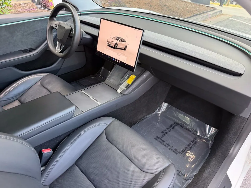 Tesla Model 3 photo 32