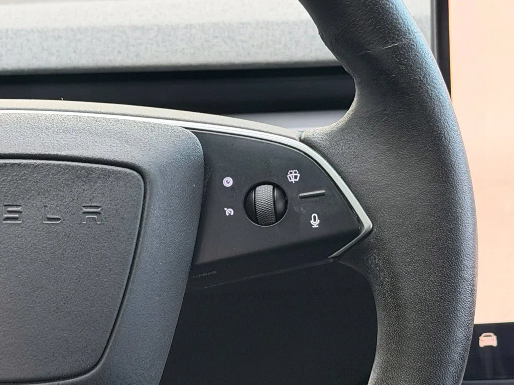 Tesla Model 3 photo 45