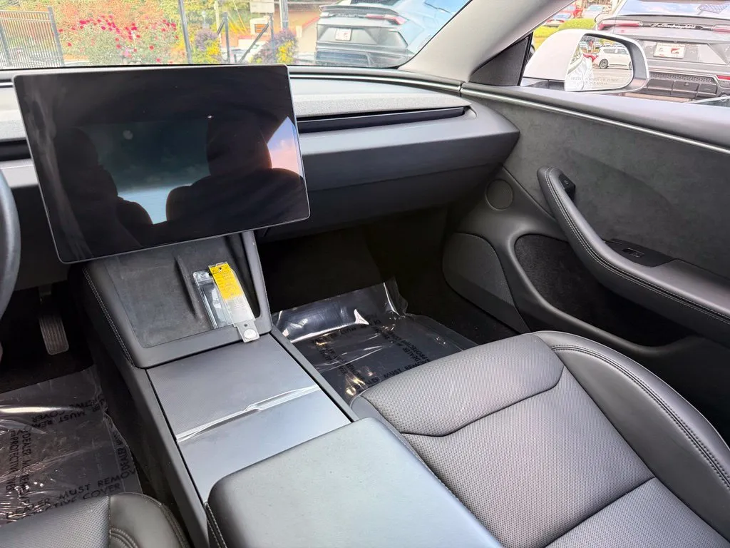 Tesla Model 3 photo 42
