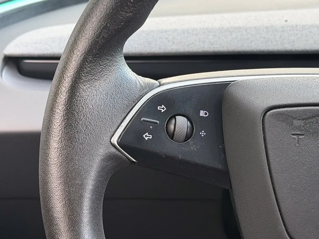 Tesla Model 3 photo 44