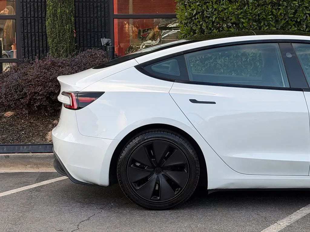 Tesla Model 3 photo 22