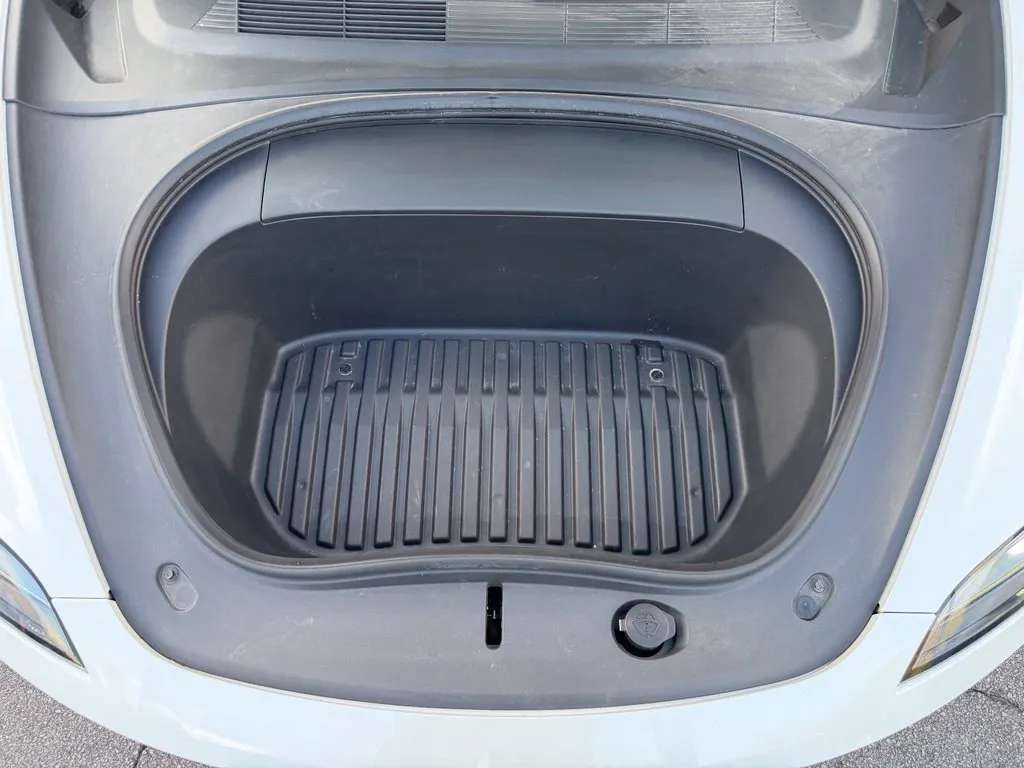 Tesla Model 3 photo 6