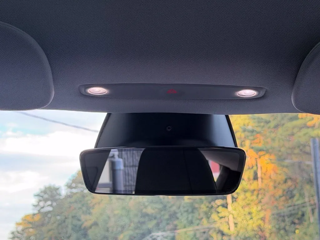 Tesla Model 3 photo 48