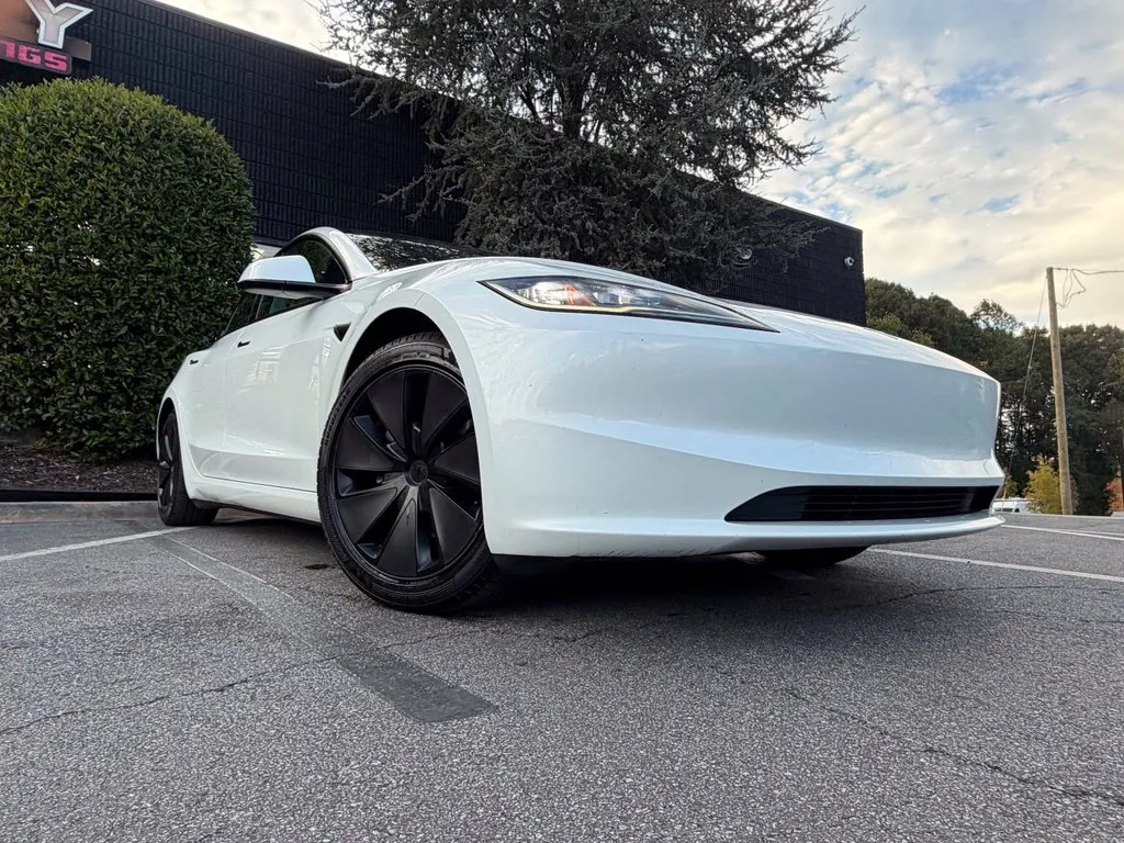 Tesla Model 3 photo 8