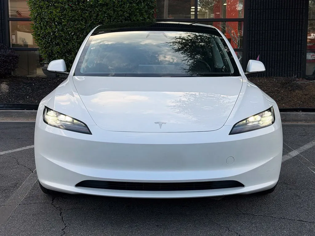Tesla Model 3 photo 3