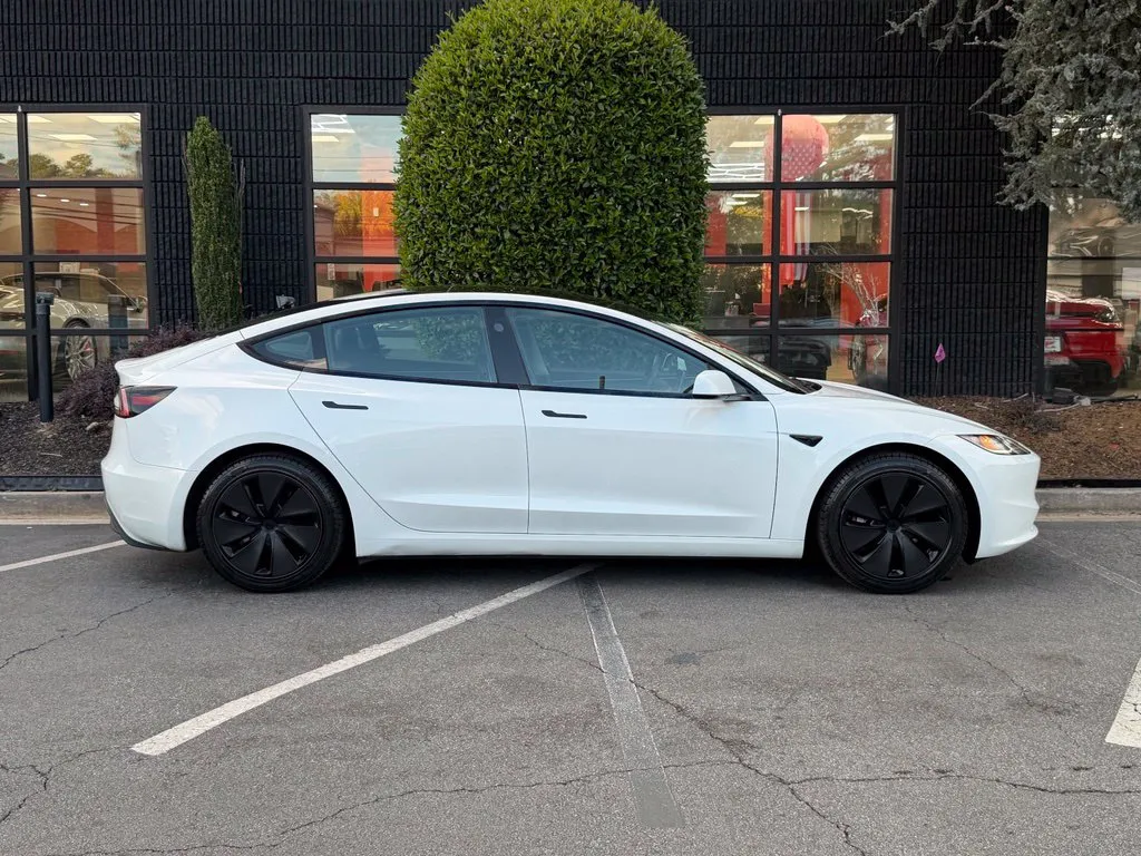 Tesla Model 3 photo 21