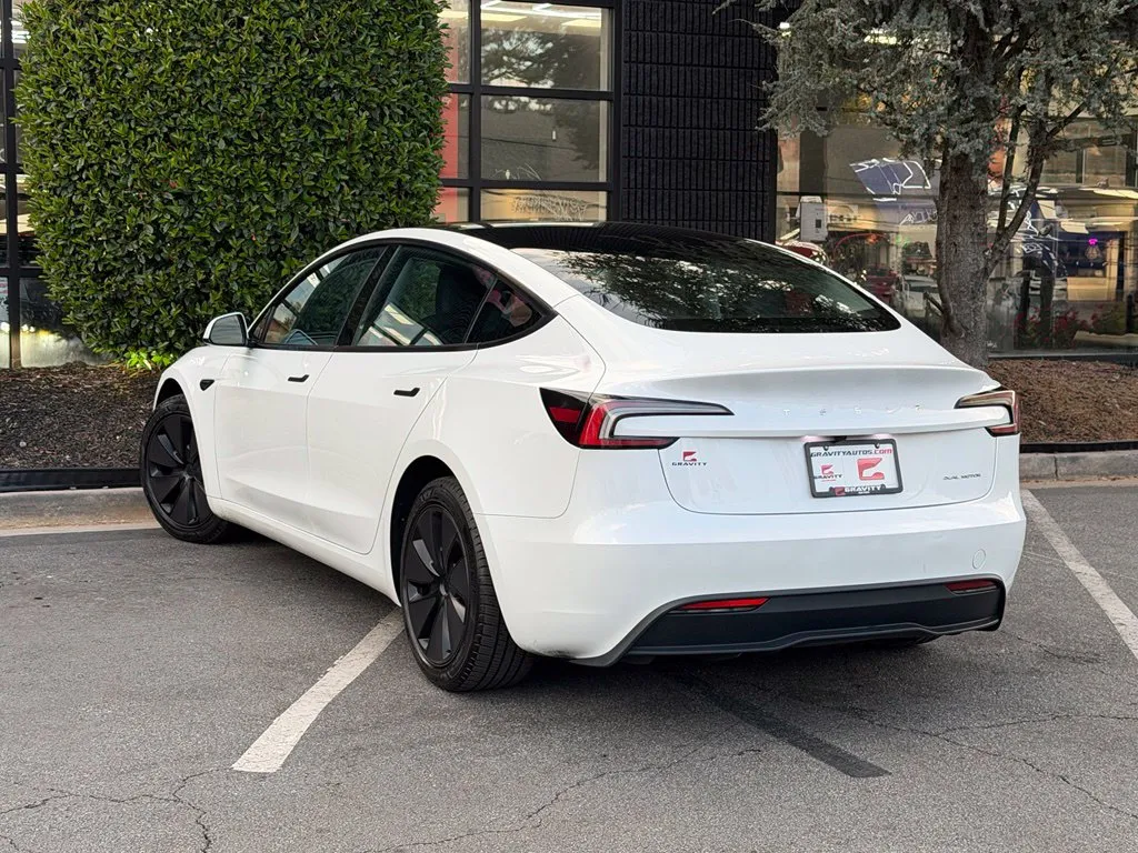 Tesla Model 3 photo 19