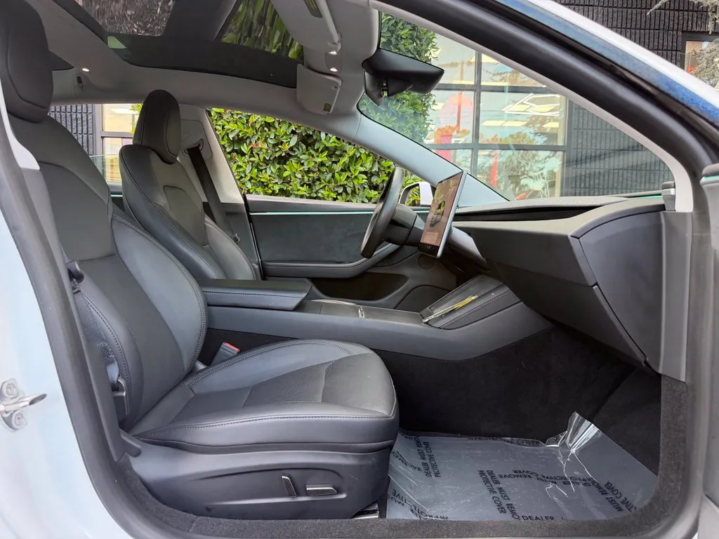 Tesla Model 3 photo 33