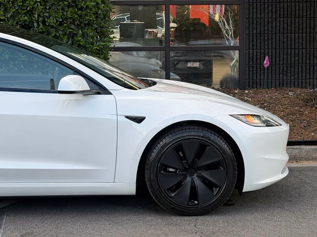 Tesla Model 3 photo 23