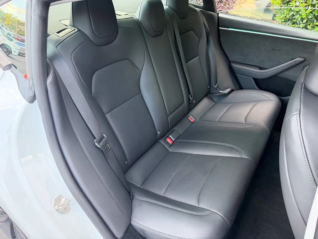 Tesla Model 3 photo 39