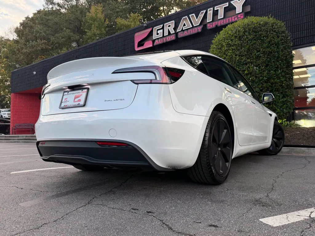 Tesla Model 3 photo 13