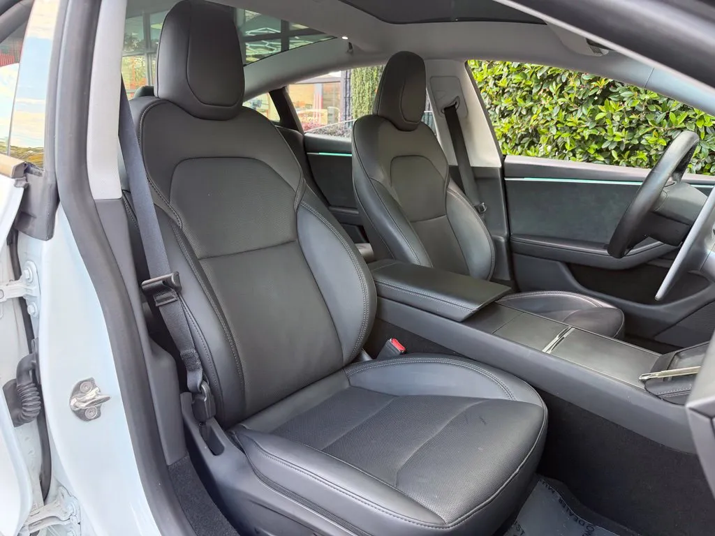 Tesla Model 3 photo 34