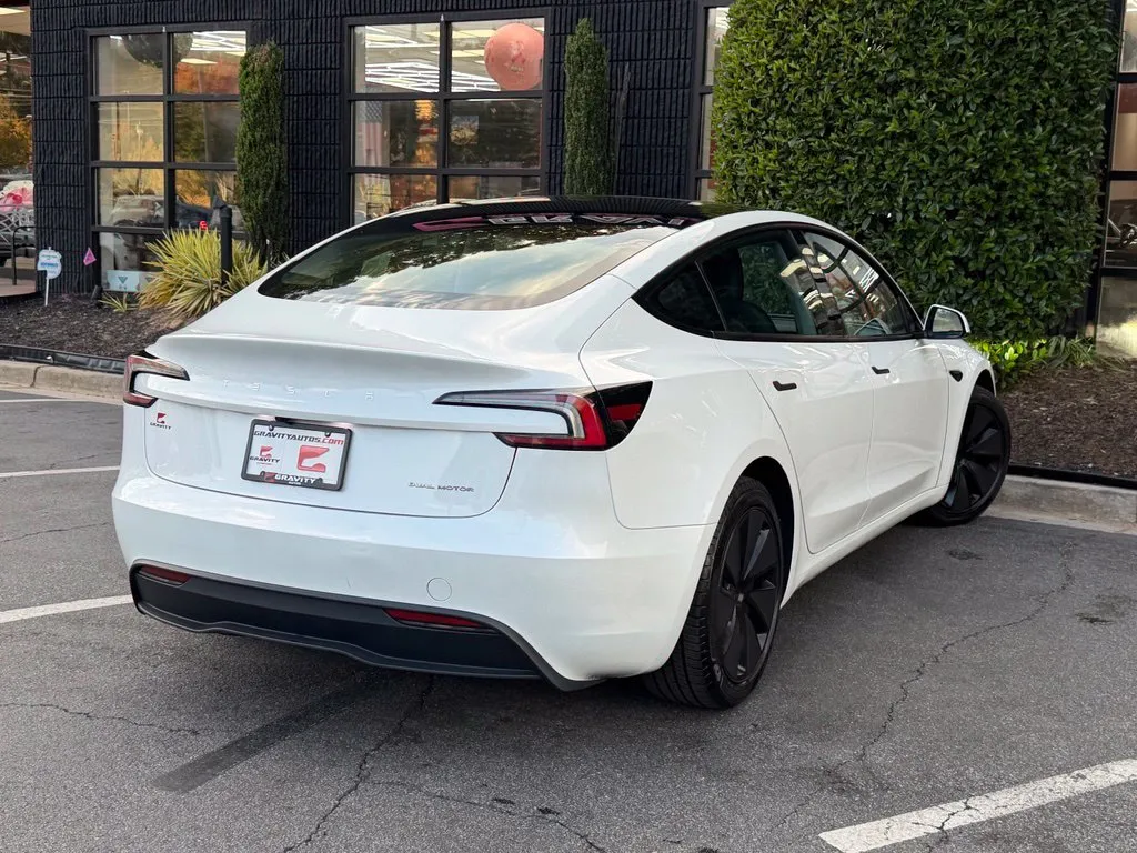 Tesla Model 3 photo 12