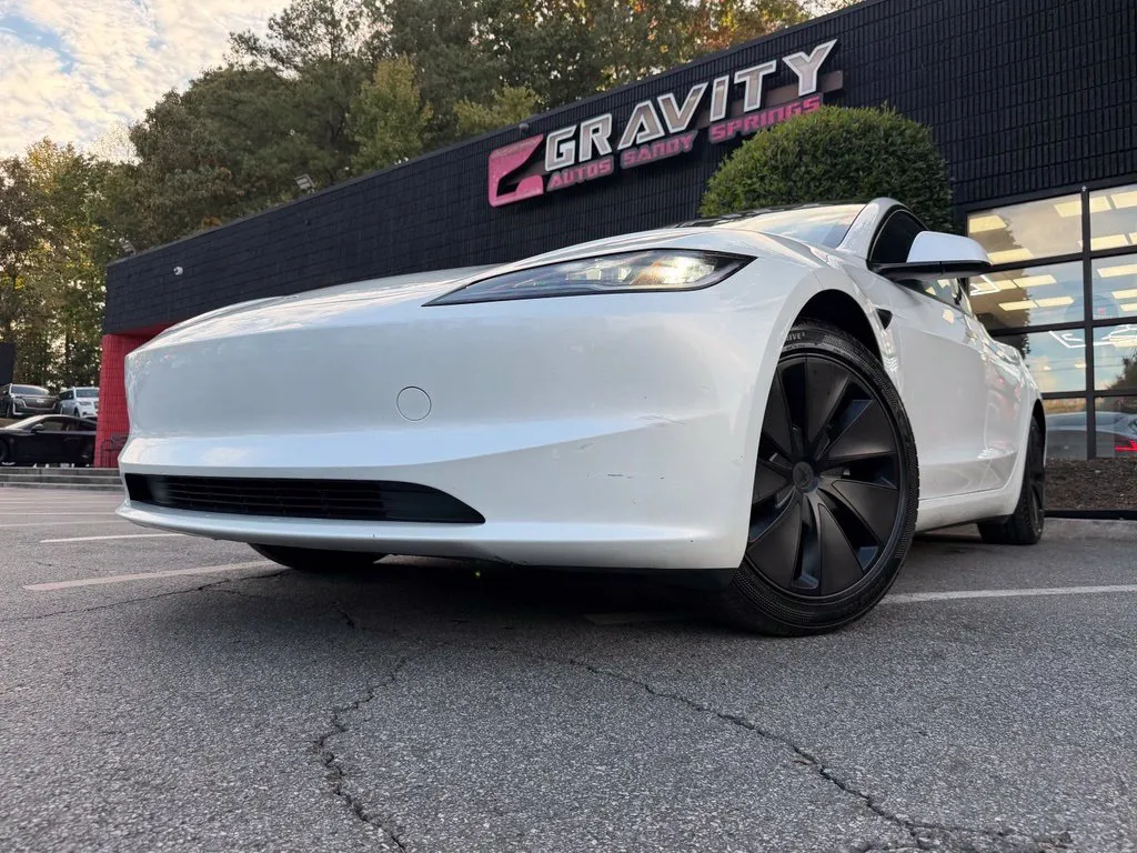 Tesla Model 3 photo 2