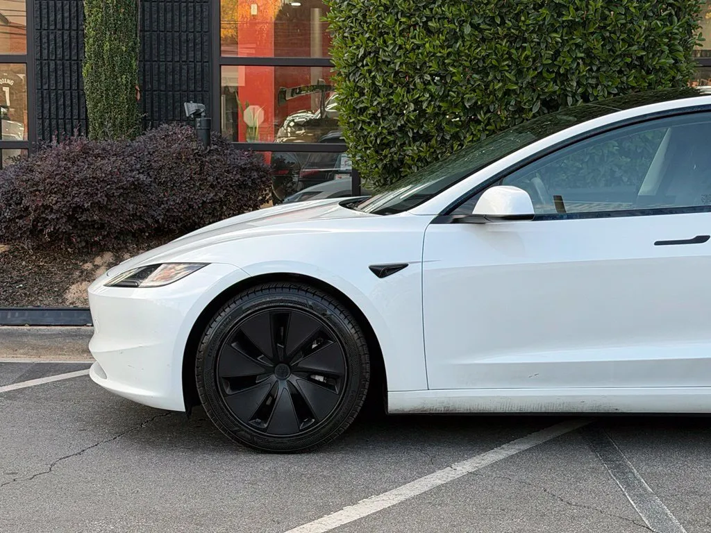 Tesla Model 3 photo 10