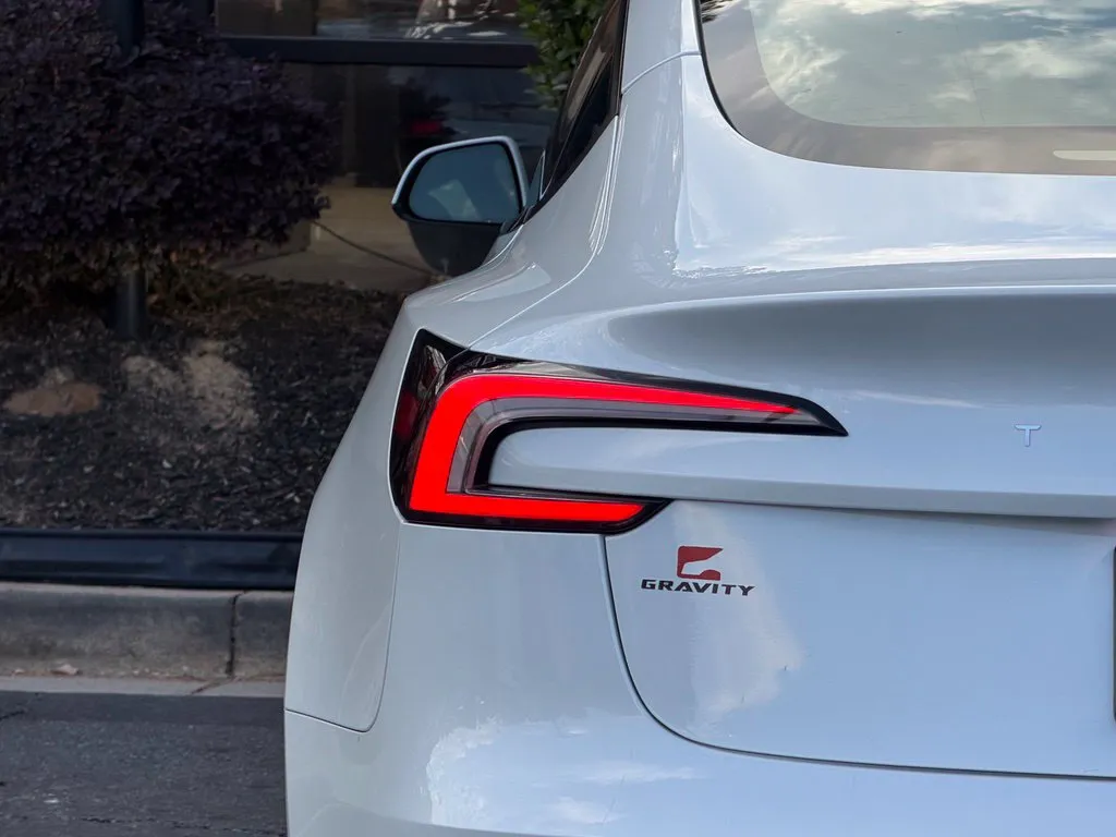 Tesla Model 3 photo 15