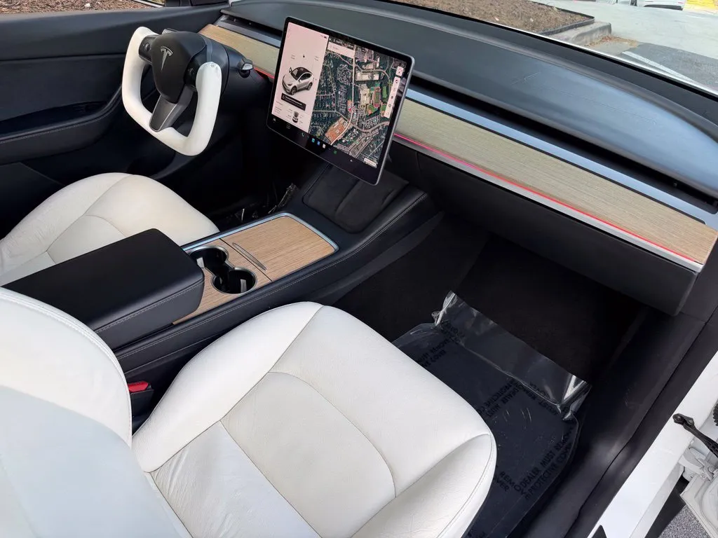 Tesla Model Y photo 33