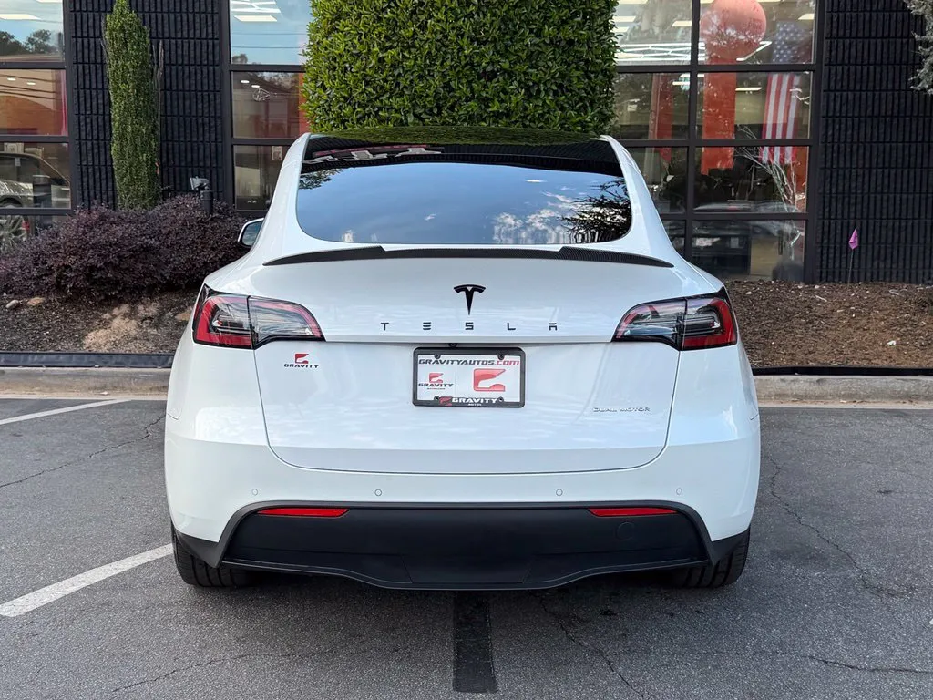 Tesla Model Y photo 14