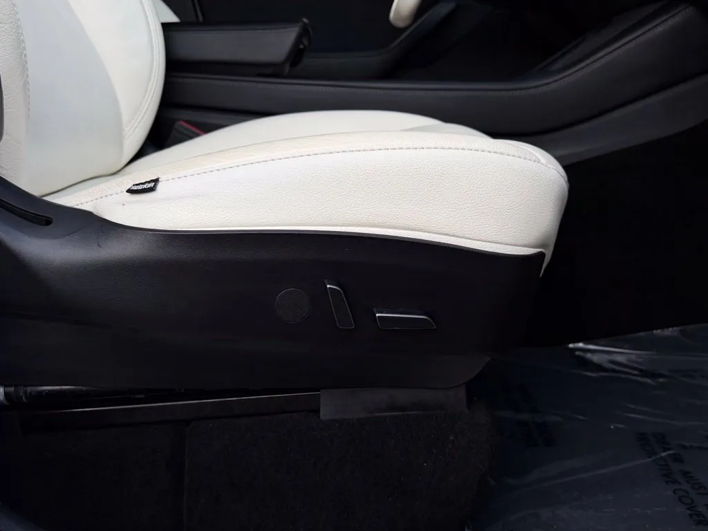 Tesla Model Y photo 36