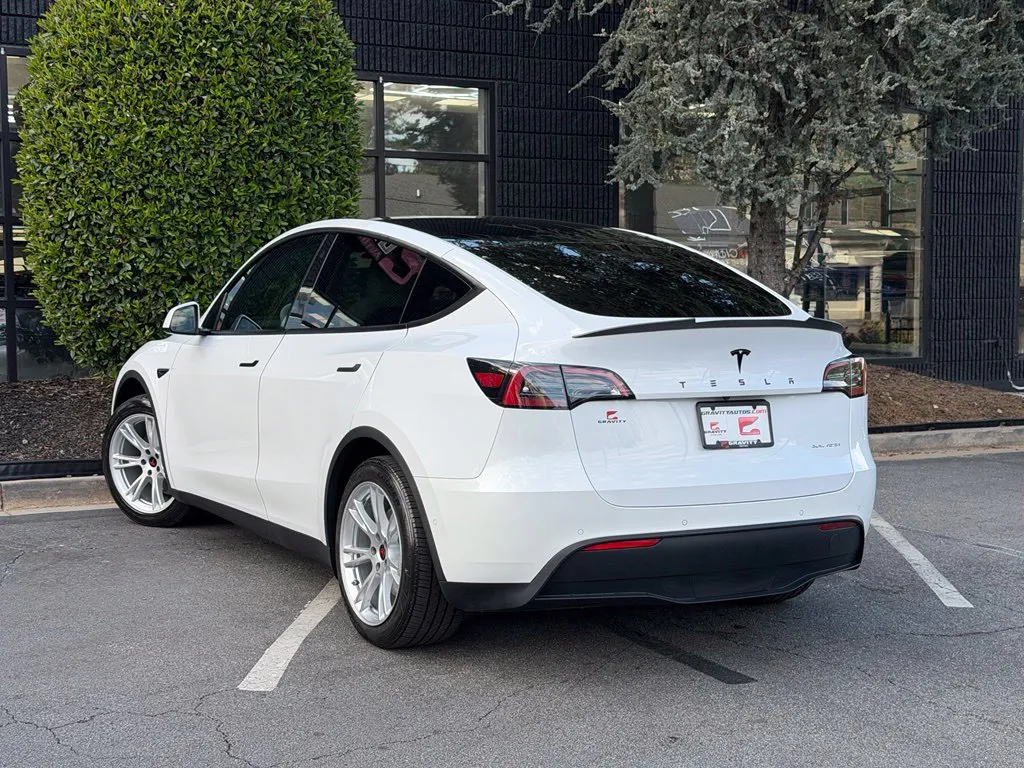 Tesla Model Y photo 19