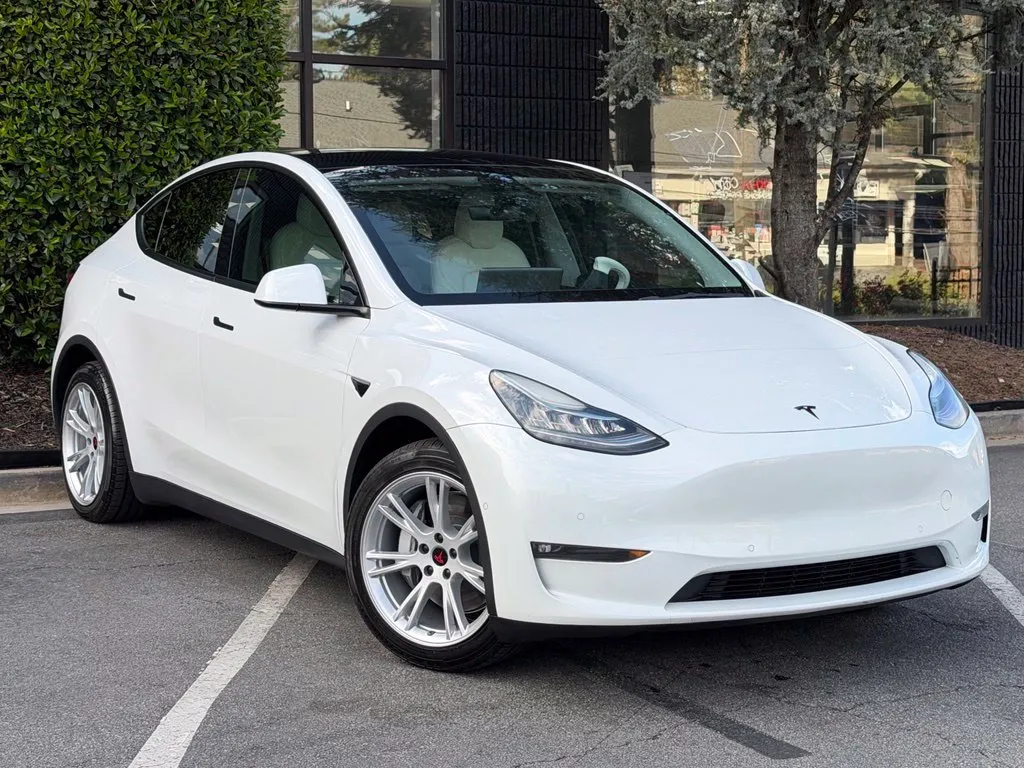 Tesla Model Y photo 7