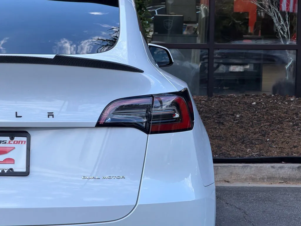 Tesla Model Y photo 16