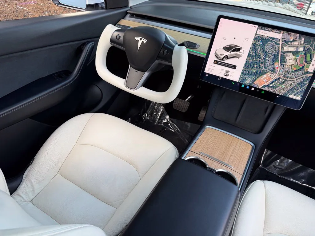 Tesla Model Y photo 42
