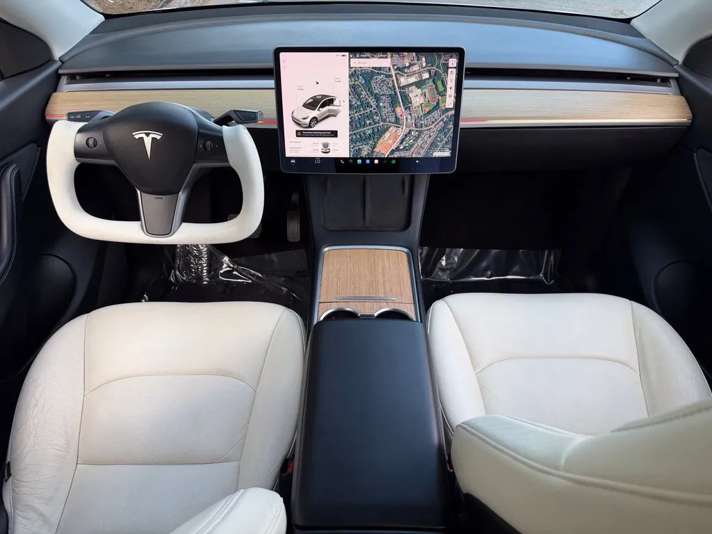 Tesla Model Y photo 41