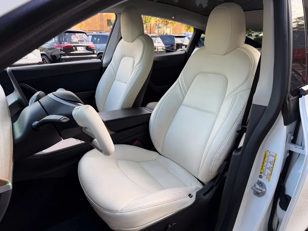 Tesla Model Y photo 26